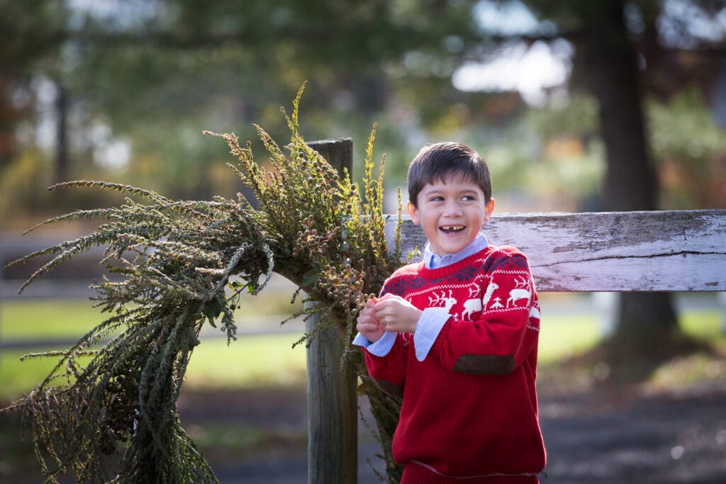 boy with over sized wreath, Loudoun County Photographer