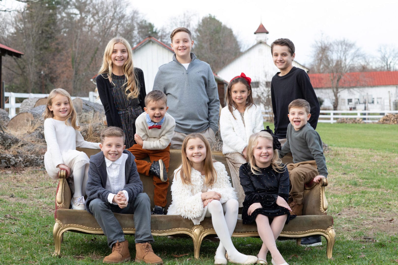 Large family cousin photo in Leesburg