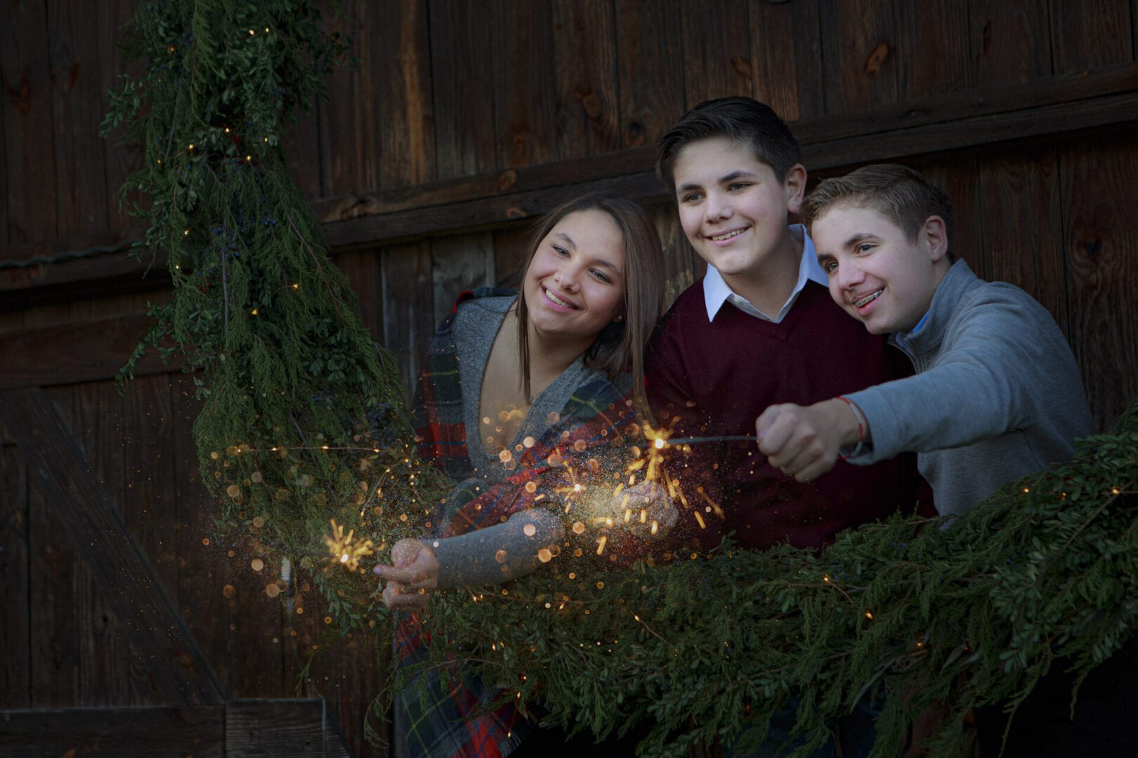 Holiday mini session in Leesburg, kids in large wreath