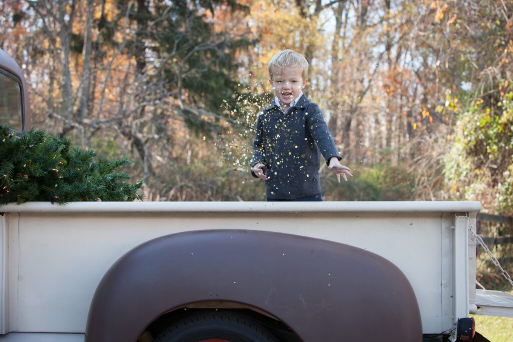 Vintage truck holiday pictures mini sessions in Loudoun County